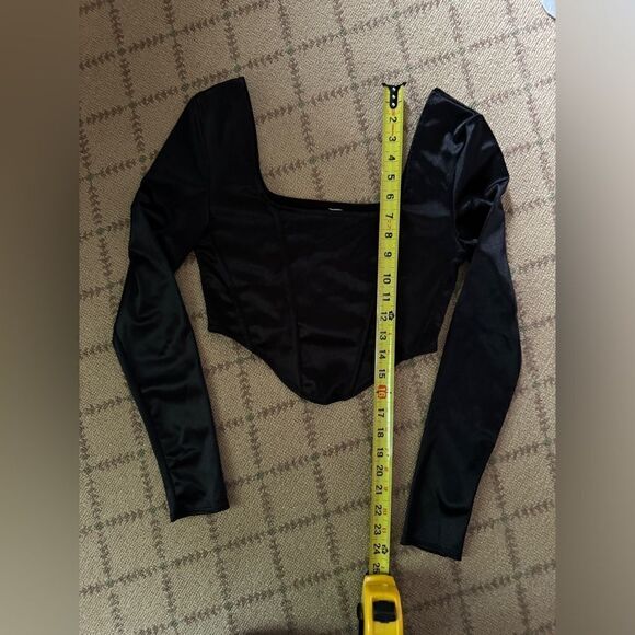 Divided H&M black satin long sleeve square neck crop top high low hem NWOT S - Picture 6 of 9